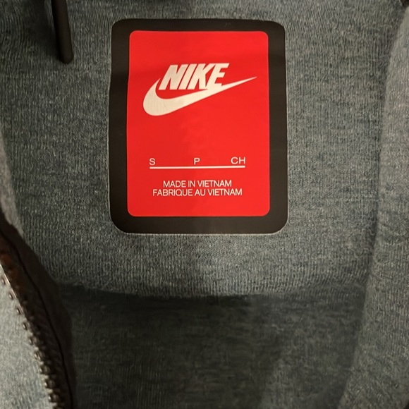 Nike tech fleece in teal/black! Hardly worn and still in perfect condition. - Picture 2 of 4